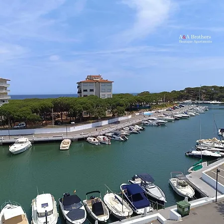 A&a Brothers Boutique -marina Port D'aro- Daire